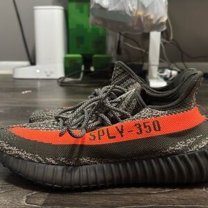 adidas Yeezy Boost 350 V2
Carbon Beluga Missing Insoles